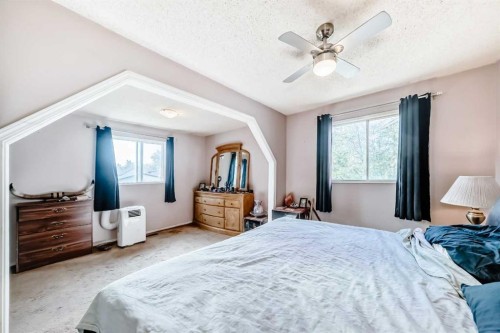 52 Castlebrook Rise Ne, Calgary, AB - Indoor Photo Showing Bedroom