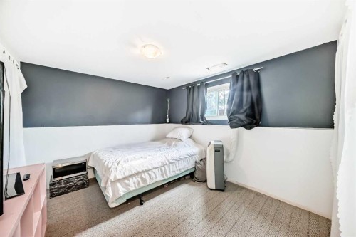 52 Castlebrook Rise Ne, Calgary, AB - Indoor Photo Showing Bedroom