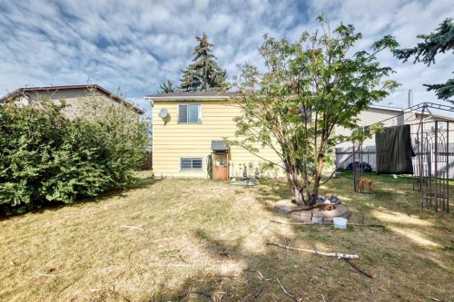 52 Castlebrook Rise Ne, Calgary, AB - Outdoor