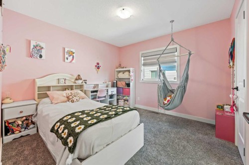 34 Coach Ridge Point Sw, Calgary, AB - Indoor Photo Showing Bedroom