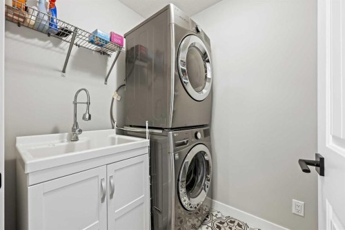 34 Coach Ridge Point Sw, Calgary, AB - Indoor Photo Showing Laundry Room