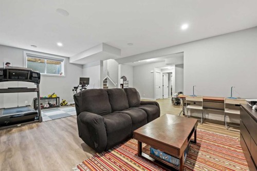 34 Coach Ridge Point Sw, Calgary, AB - Indoor Photo Showing Living Room