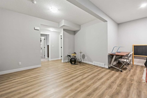 34 Coach Ridge Point Sw, Calgary, AB - Indoor
