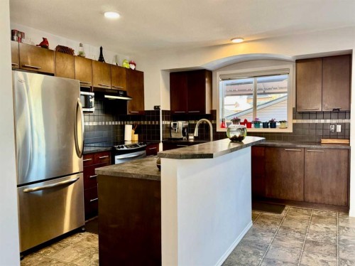43 Bridlecrest Road Sw, Calgary, AB - Indoor Photo Showing Kitchen