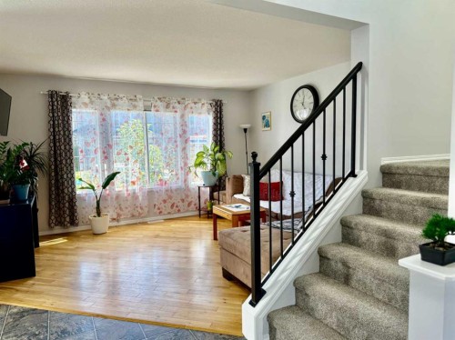 43 Bridlecrest Road Sw, Calgary, AB - Indoor