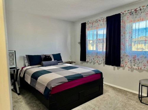 43 Bridlecrest Road Sw, Calgary, AB - Indoor Photo Showing Bedroom