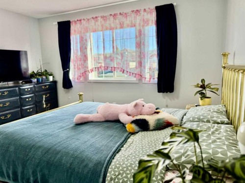 43 Bridlecrest Road Sw, Calgary, AB - Indoor Photo Showing Bedroom