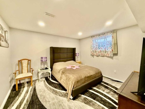 43 Bridlecrest Road Sw, Calgary, AB - Indoor Photo Showing Other Room