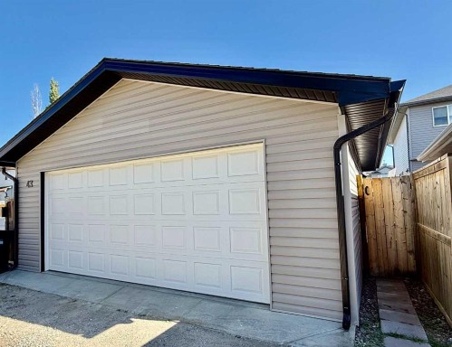 43 Bridlecrest Road Sw, Calgary, AB - Outdoor With Exterior