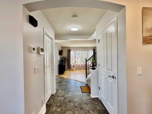 43 Bridlecrest Road Sw, Calgary, AB - Indoor Photo Showing Other Room