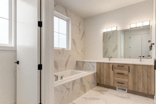 1651 8 Avenue Nw, Calgary, AB - Indoor Photo Showing Bathroom