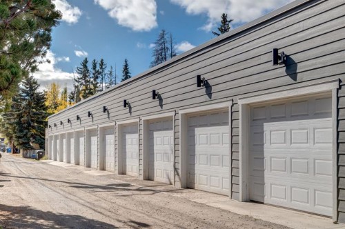 1651 8 Avenue Nw, Calgary, AB - Outdoor