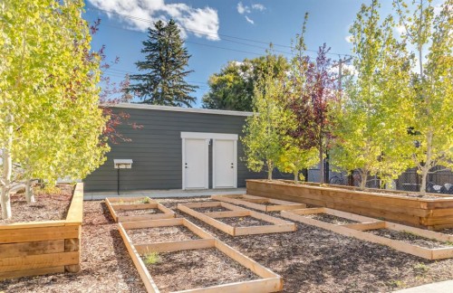 1651 8 Avenue Nw, Calgary, AB - Outdoor