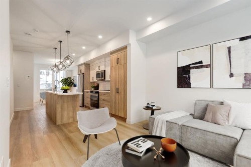 1651 8 Avenue Nw, Calgary, AB - Indoor Photo Showing Living Room