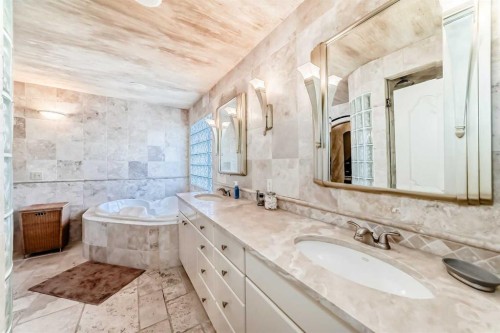 716 West Chestermere Drive, Chestermere, AB - Indoor Photo Showing Bathroom