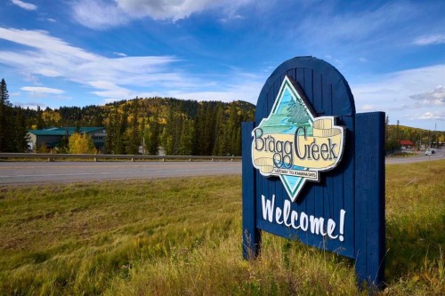 16 White Avenue, Bragg Creek, AB 