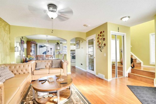 143 Taralea Gardens Ne, Calgary, AB - Indoor Photo Showing Living Room