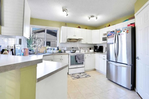 143 Taralea Gardens Ne, Calgary, AB - Indoor Photo Showing Kitchen