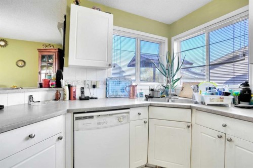 143 Taralea Gardens Ne, Calgary, AB - Indoor Photo Showing Kitchen