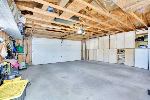 143 Taralea Gardens Ne, Calgary, AB - Indoor Photo Showing Garage