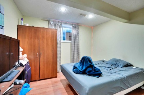 143 Taralea Gardens Ne, Calgary, AB - Indoor Photo Showing Bedroom