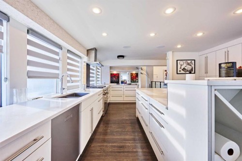 31 Williams Place, Bragg Creek, AB - Indoor Photo Showing Kitchen With Double Sink