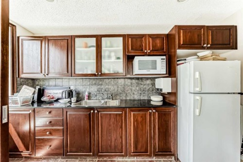 202-8 Prestwick Pond Terrace Se, Calgary, AB - Indoor Photo Showing Kitchen