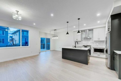 891 Langholm Drive Se, Airdrie, AB - Indoor Photo Showing Kitchen With Upgraded Kitchen