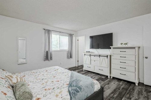 347 Whitefield Drive Ne, Calgary, AB - Indoor Photo Showing Bedroom