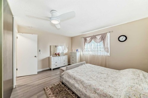 13 Brentwood Drive, Strathmore, AB - Indoor Photo Showing Bedroom