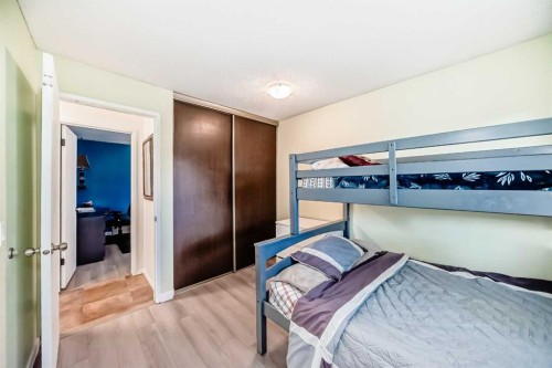 13 Brentwood Drive, Strathmore, AB - Indoor Photo Showing Bedroom