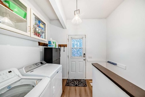13 Brentwood Drive, Strathmore, AB - Indoor Photo Showing Laundry Room
