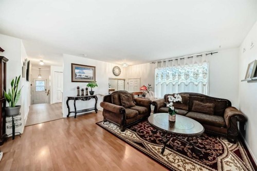 13 Brentwood Drive, Strathmore, AB - Indoor Photo Showing Living Room
