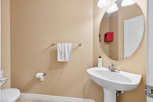 7 Panatella Close Nw, Calgary, AB - Indoor Photo Showing Bathroom