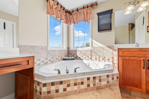7 Panatella Close Nw, Calgary, AB - Indoor Photo Showing Bathroom