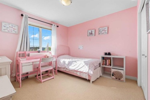 7 Panatella Close Nw, Calgary, AB - Indoor Photo Showing Bedroom