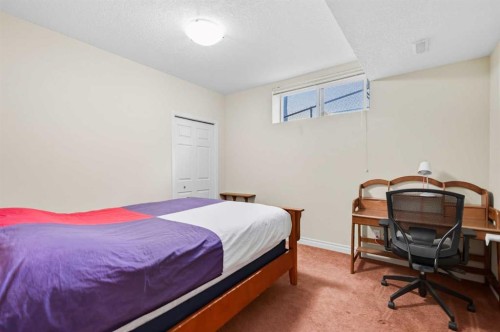 7 Panatella Close Nw, Calgary, AB - Indoor Photo Showing Bedroom