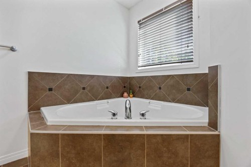 83 Aspen Stone Terrace Sw, Calgary, AB - Indoor Photo Showing Bathroom