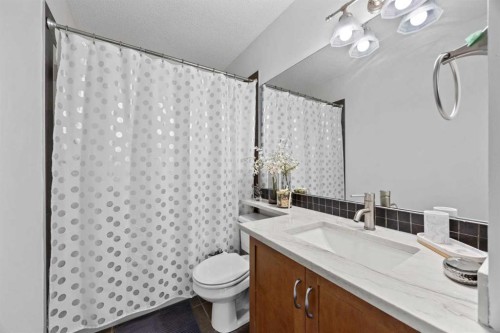 83 Aspen Stone Terrace Sw, Calgary, AB - Indoor Photo Showing Bathroom