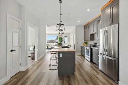 27-610 4 Avenue Sw, Sundre, AB - Indoor Photo Showing Kitchen With Upgraded Kitchen