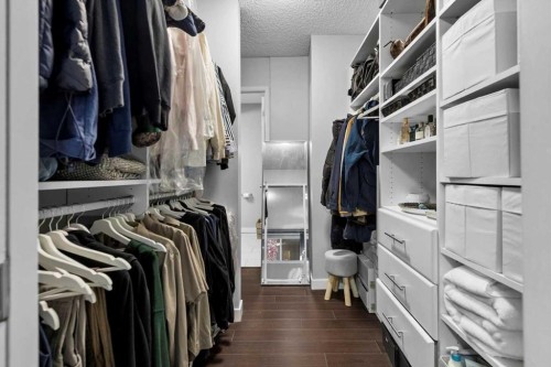 205-1001 68 Avenue Sw, Calgary, AB - Indoor With Storage