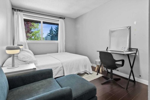 205-1001 68 Avenue Sw, Calgary, AB - Indoor Photo Showing Bedroom