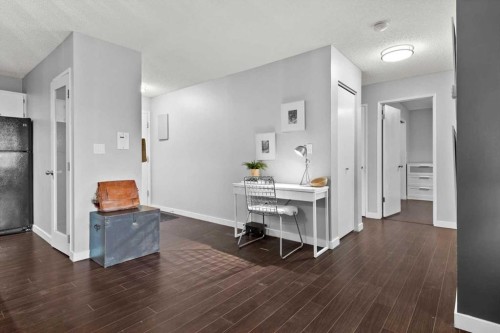 205-1001 68 Avenue Sw, Calgary, AB - Indoor