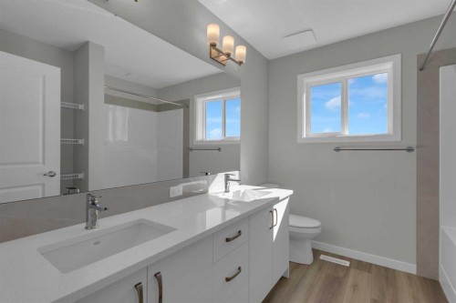69 Silver Spruce Road Sw, Calgary, AB - Indoor Photo Showing Bathroom