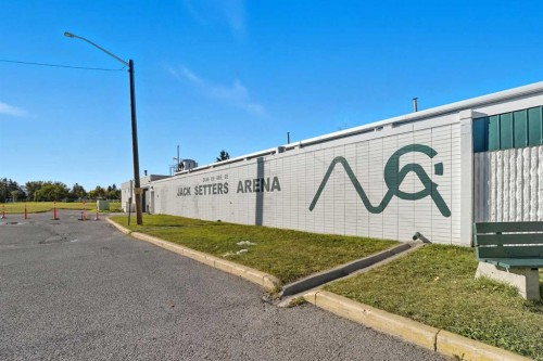 6609 19 Street Se, Calgary, AB - Outdoor