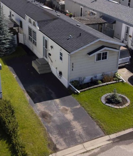 254 Erin Woods Circle Se, Calgary, AB - Outdoor