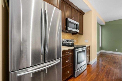 2512 16B Street Sw, Calgary, AB - Indoor Photo Showing Kitchen With Stainless Steel Kitchen
