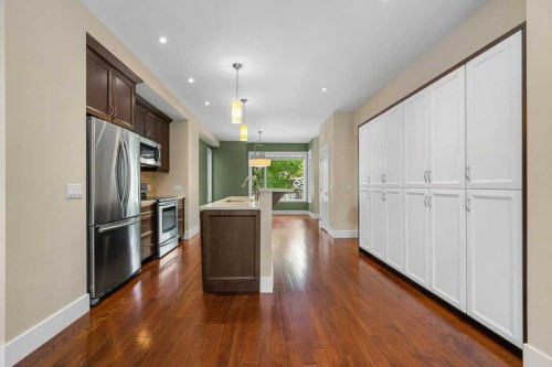 2512 16B Street Sw, Calgary, AB - Indoor Photo Showing Kitchen