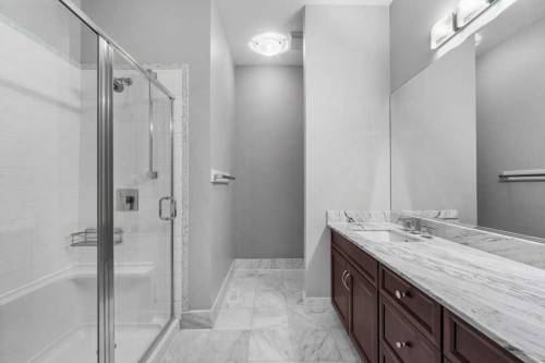 2512 16B Street Sw, Calgary, AB - Indoor Photo Showing Bathroom