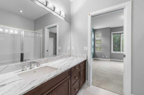 2512 16B Street Sw, Calgary, AB - Indoor Photo Showing Bathroom